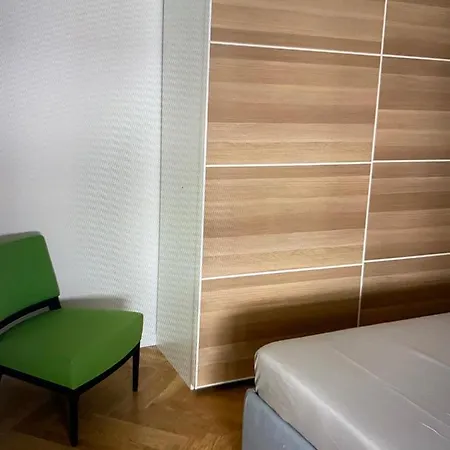 Milano: Incantevole In Pieno Centro - Fancy Yellow Apartment *