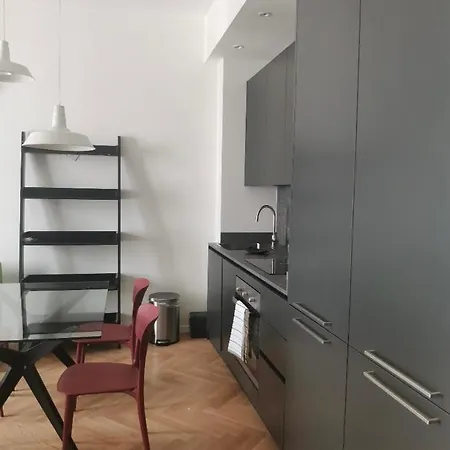 Milano: Incantevole In Pieno Centro - Fancy Yellow Appartamento Milano