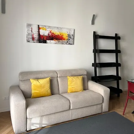 Milano: Incantevole In Pieno Centro - Fancy Yellow Appartamento