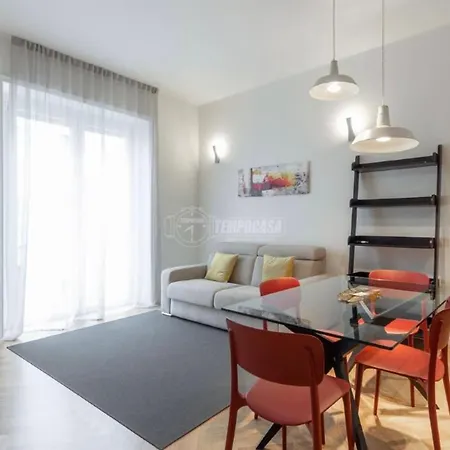 Milano: Incantevole In Pieno Centro - Fancy Yellow Apartment