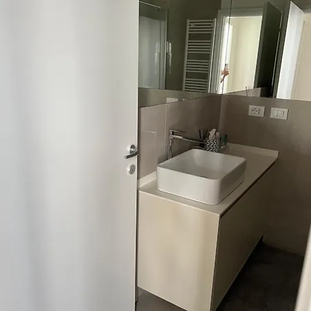Milano: Incantevole In Pieno Centro - Fancy Yellow Appartement *